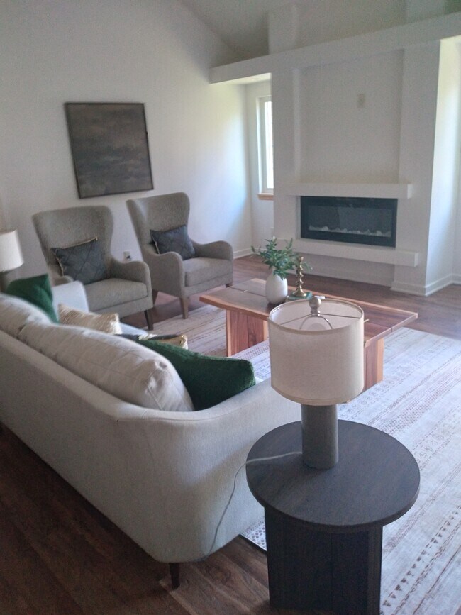 Foto del edificio - 2731 Pond Dr