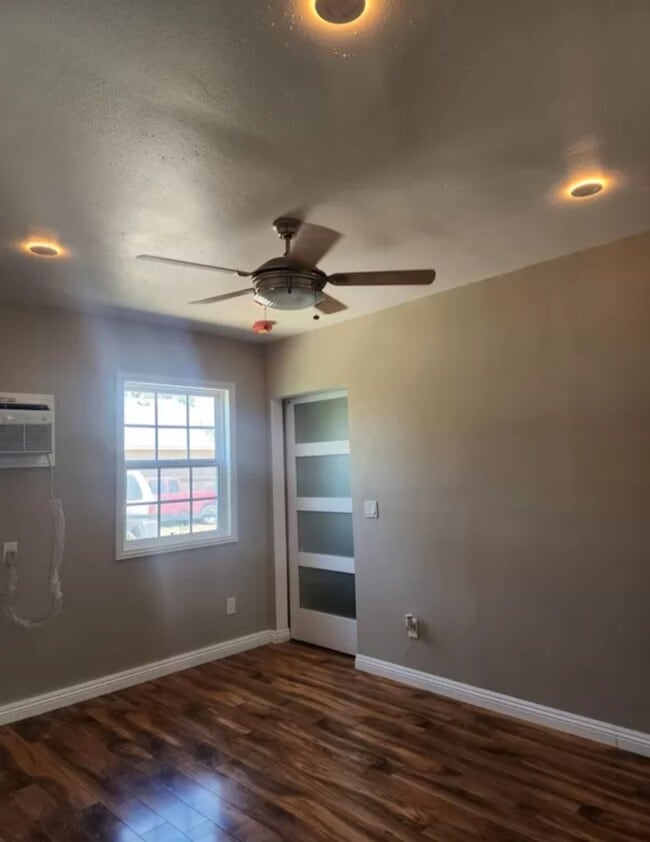 Living room - 614 Jeffrey St