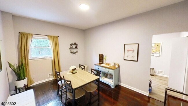 Foto del edificio - 312 Holmes St
