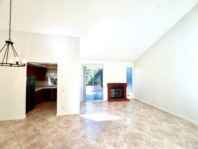 Building Photo - 3 Bedroom spacious home in Irvine (Northwood Glen)