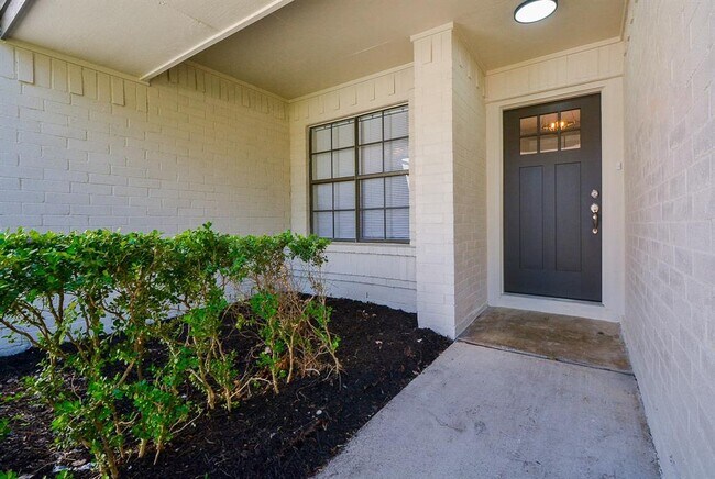 Building Photo - 12039 Canterhurst Way