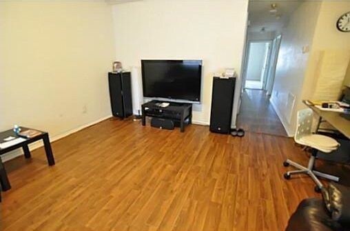 Building Photo - 923 Sun Meadow