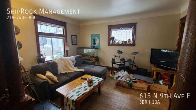 Foto del edificio - 615 N 9th Ave E