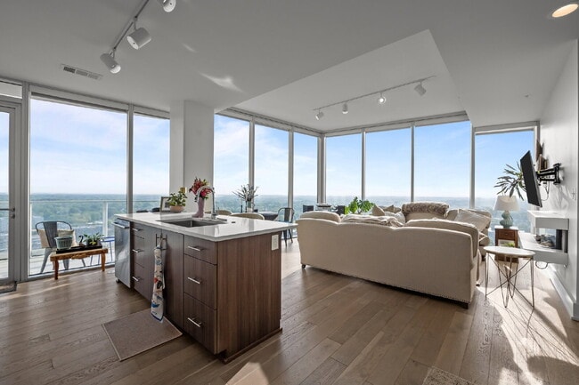 Building Photo - "Luxury Urban Living: Stunning 2-Bed, 2-Ba...