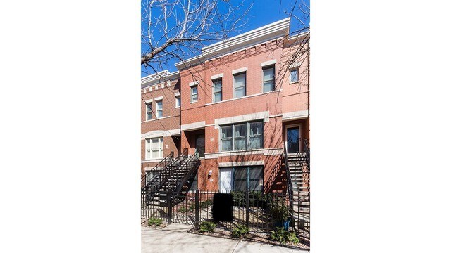 Outside - 1332 W Fillmore St