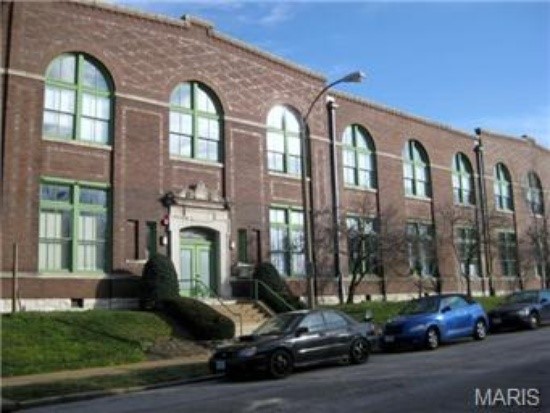 Entry from Boyle - 4242 Laclede Ave