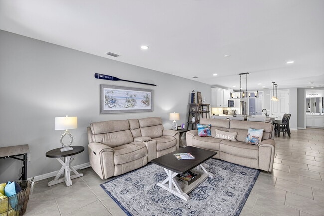 Building Photo - 14582 Edgewater Cir