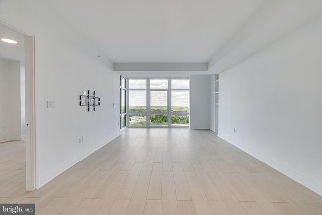 Foto del edificio - 8220 Crestwood Heights Dr
