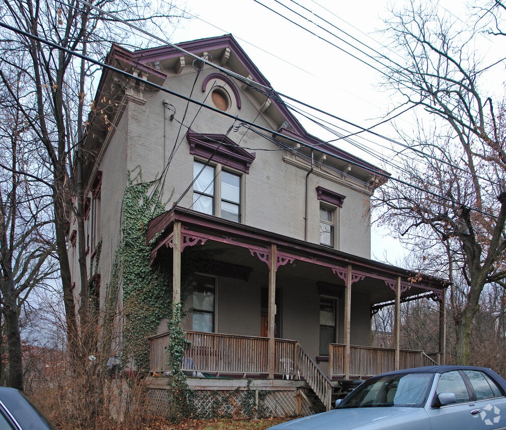 Primary Photo - 241 Gilman Ave