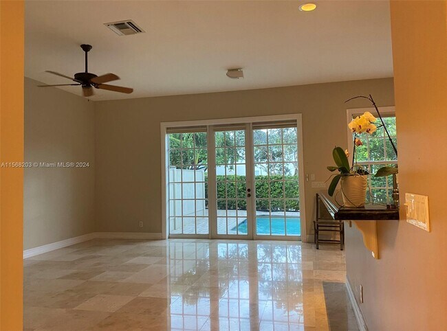 Foto del edificio - 1317 SW 23rd St