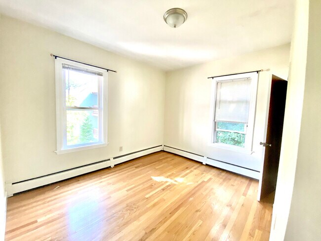 Building Photo - 56 Mozart St