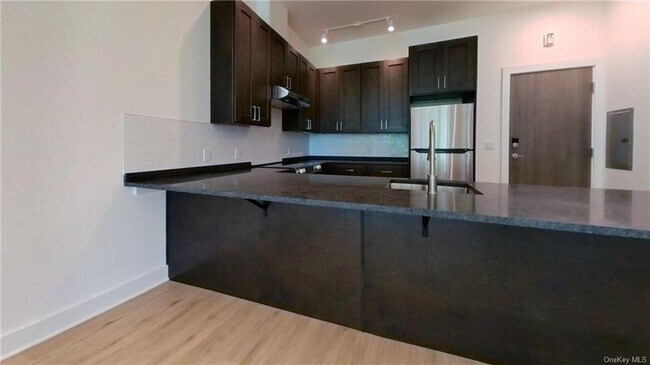 Foto del edificio - 30 Edgewater Pl