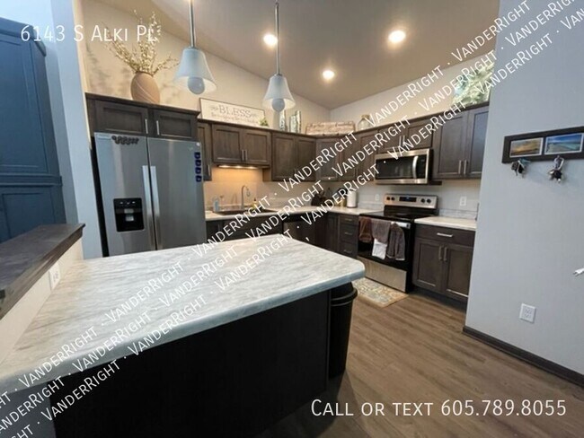 Building Photo - 6143 S Alki Pl