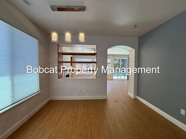 Foto del edificio - 1240 Flintwood Dr