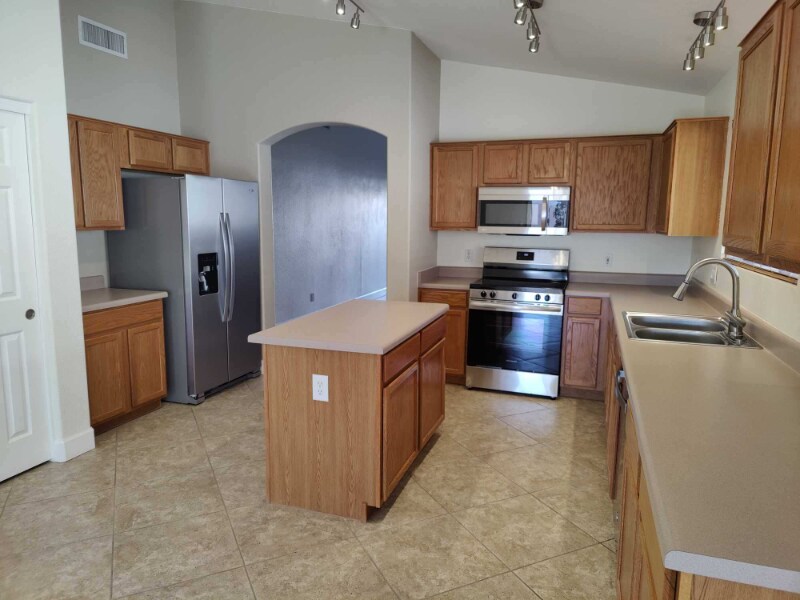 Foto principal - 3841 W Fallen Leaf Ln