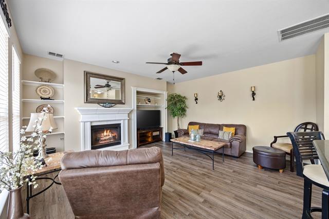 Foto del edificio - 548 Hawken Dr