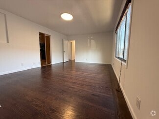 Building Photo - 632 7th Ave