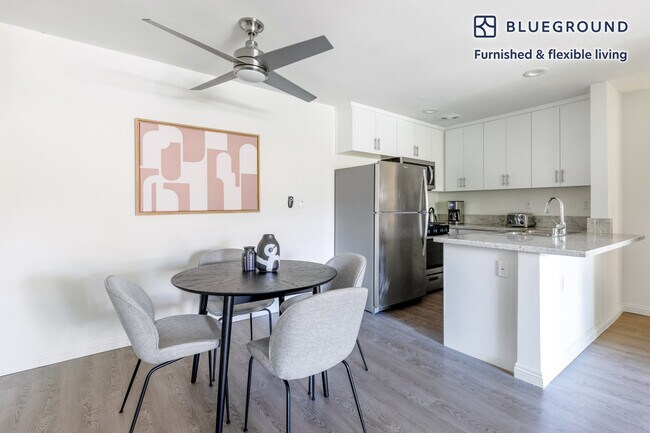 Foto del edificio - 233 S Barrington Ave