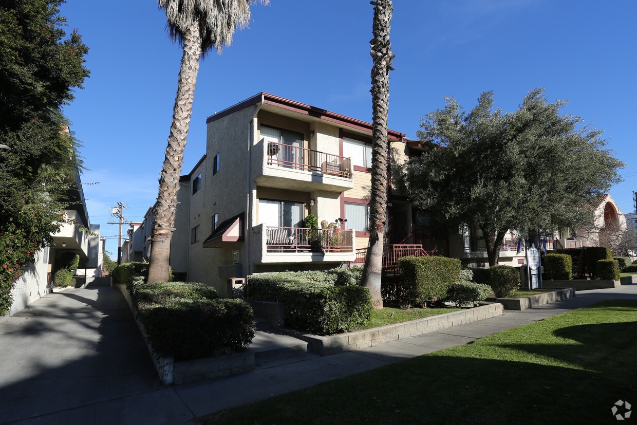 Building Photo - 3760-3764 Delmas Terr.