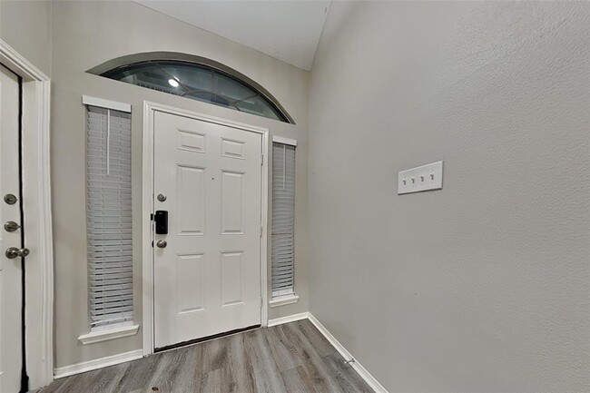 Building Photo - 9903 Jockey Club Dr