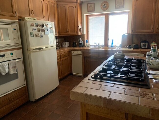Foto del edificio - FURNISHED BEDROOM FOR RENT IN GORGEOUS 3 B...