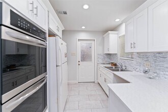 Building Photo - 12119 Dunlap St