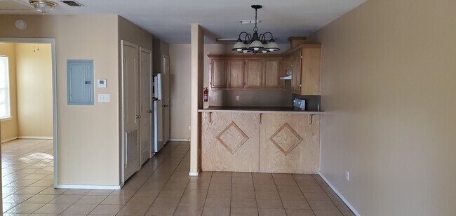 Building Photo - 1006 Lilia Dr