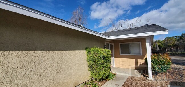 Foto del edificio - 2 Bedroom Condo available