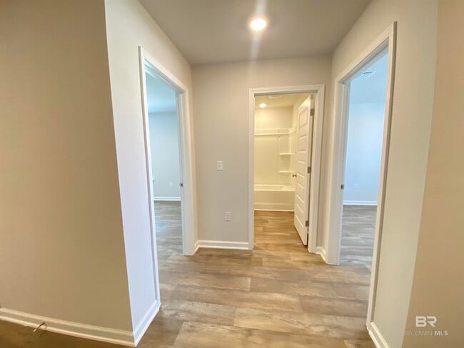 Foto del edificio - 10660 Northern Dancer Ct
