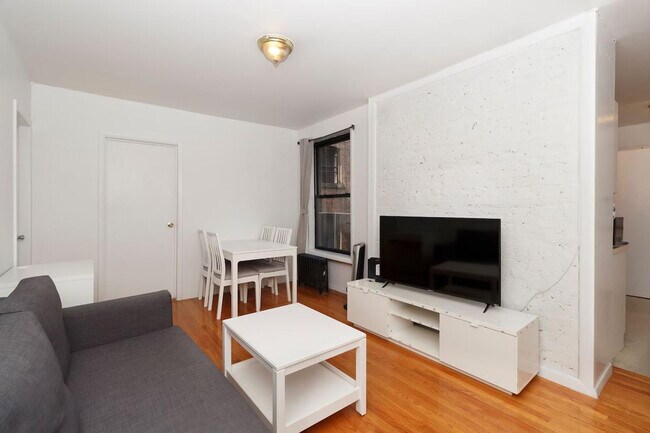 Foto del edificio - 315 E 95th St