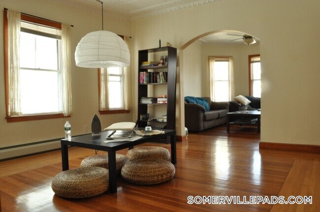 Foto del edificio - 10 Evergreen Ave