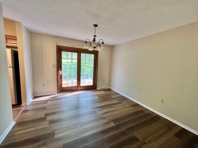 Building Photo - 9062 Revere Run