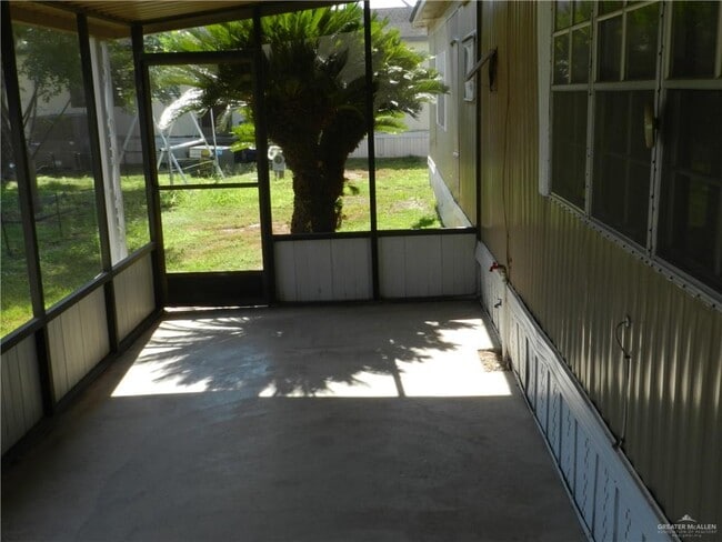 Foto del edificio - 9401 N 10th St