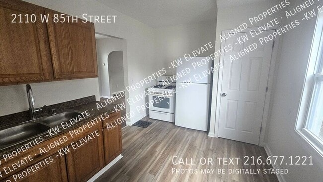 Building Photo - 2110 W 85th St