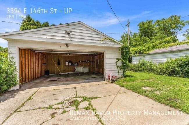 Building Photo - 3394 E 146th St, Up Unit - Spacious 2 bed ...