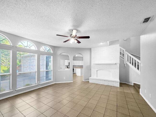 Building Photo - 909 Madera Dr