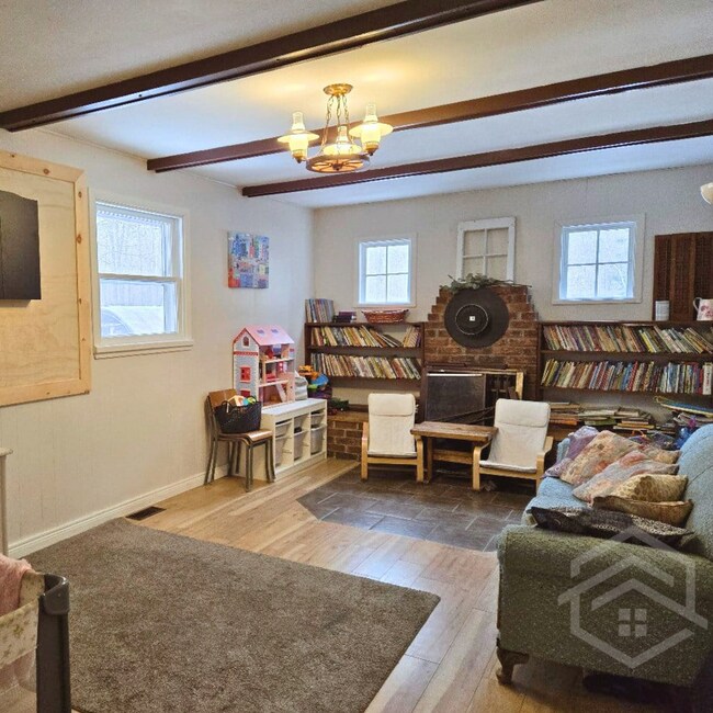 Building Photo - 5 Bedroom Country Property Available for Rent!!