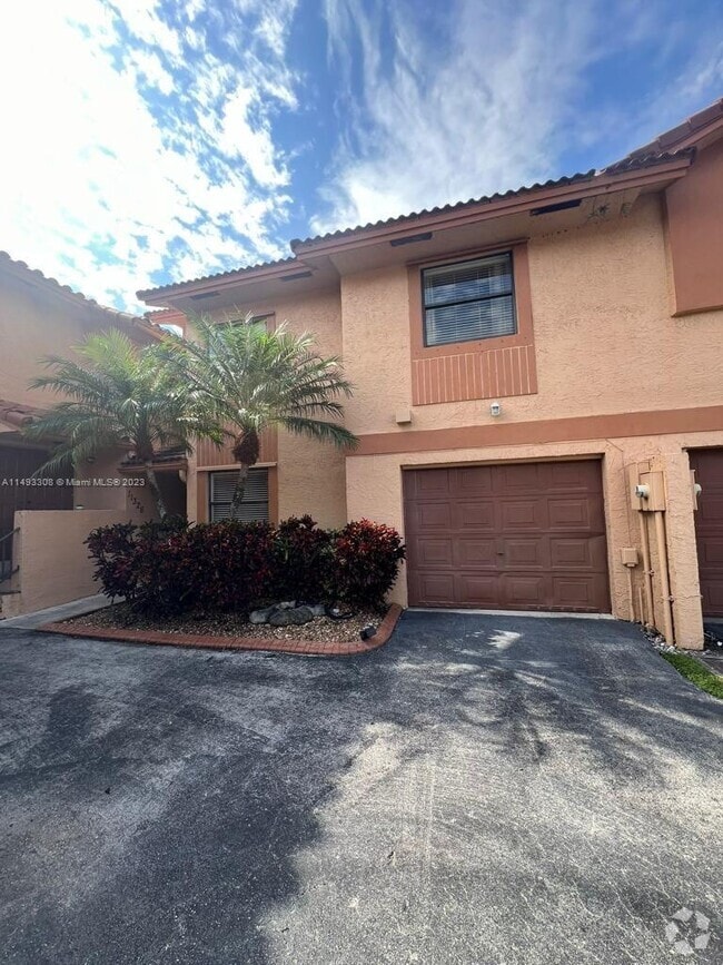 Apartamentos de renta en Woodbridge at Pembroke Lakes Pembroke Pines