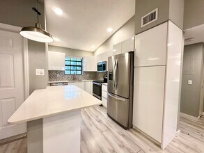 Building Photo - 2800 Palmwood Terrace