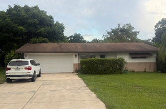 Building Photo - 1303 N Amelia Ave