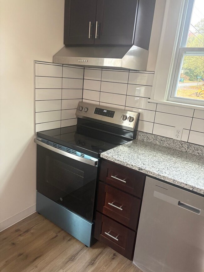 Foto del edificio - Newly remodeled house available now!