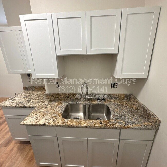 Foto del edificio - 2631 N Girard Ave