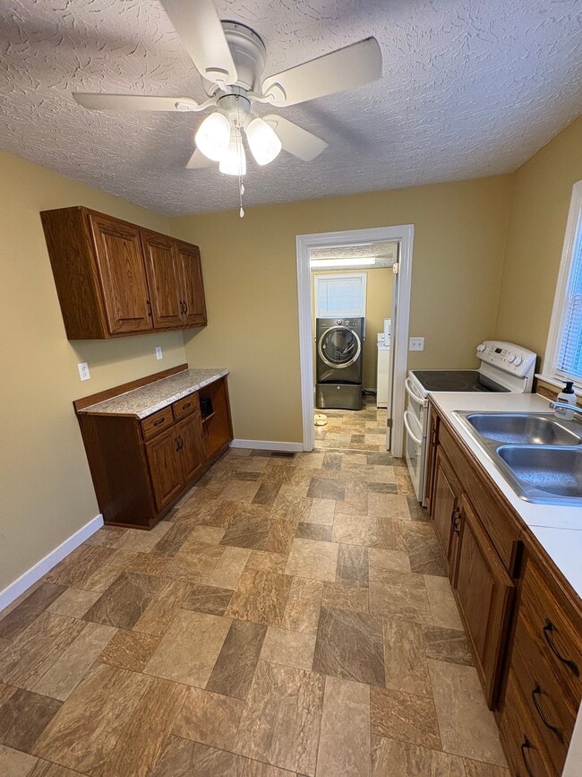 Building Photo - 524 Meader St