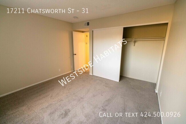Foto del edificio - 17211 Chatsworth - Gorgeous, fully renovat...