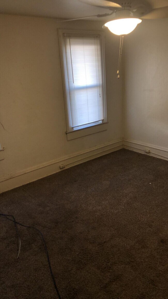 Building Photo - 1208 Rhomberg Avenue