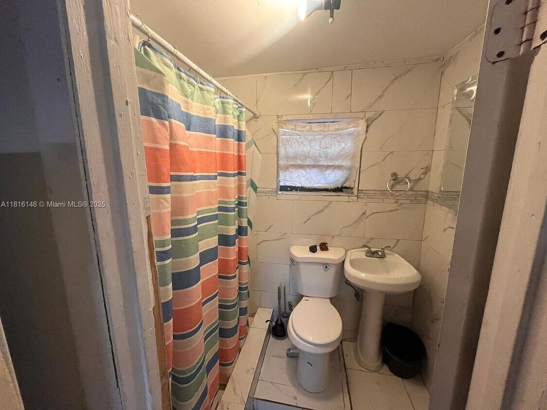Foto del edificio - 430 NW 121st St