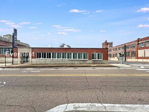 Building Photo - 415 S Front St