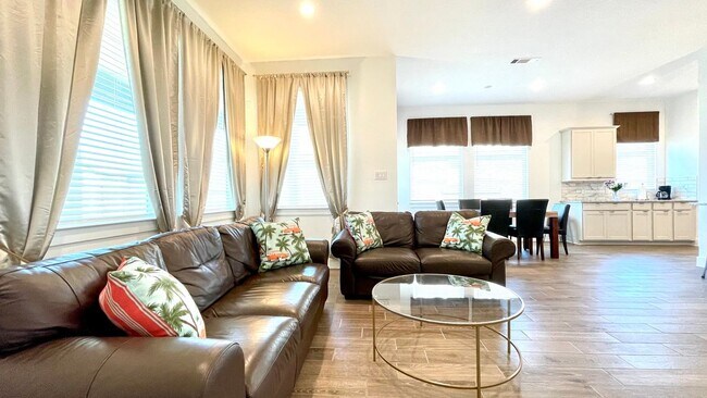 Foto del edificio - 4516 Bartagrass Dr