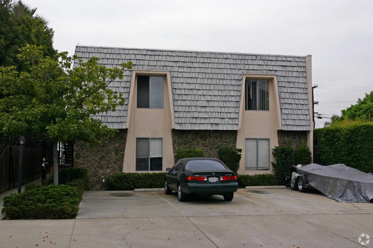 Building Photo - 4554 Marlborough Dr