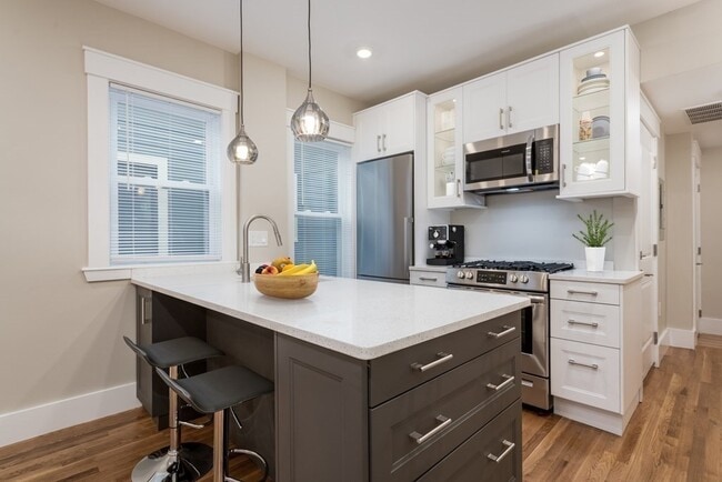 Building Photo - 23 Howard St